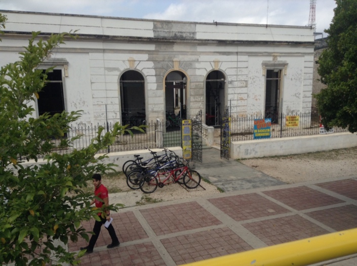 Our bike rental shop, Bici Merida, is housed in a crumbling old estate at the beginnng of Paseo de Montejo.